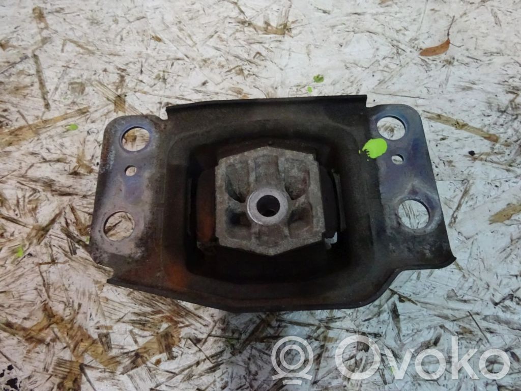 Gearbox mounting bracket