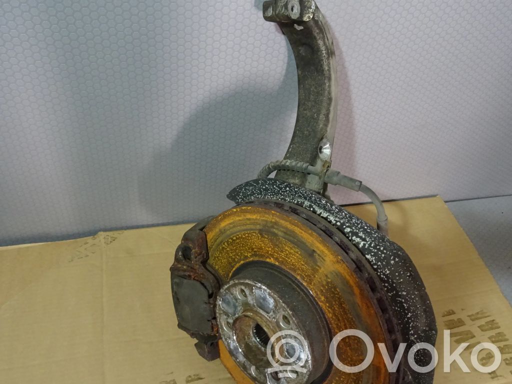 Front wheel hub spindle knuckle