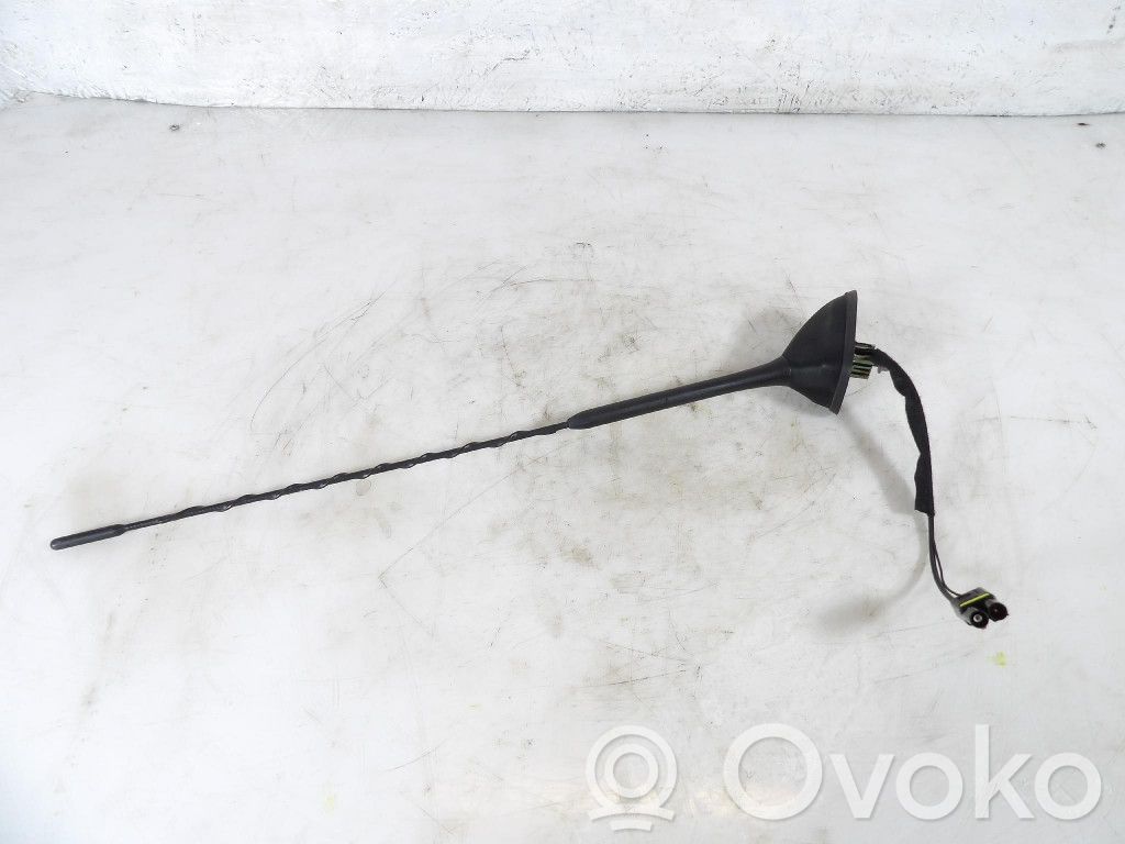 Ford Focus GPS-pystyantenni 