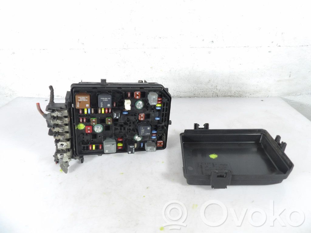 Opel Astra K Juego de caja de fusibles 