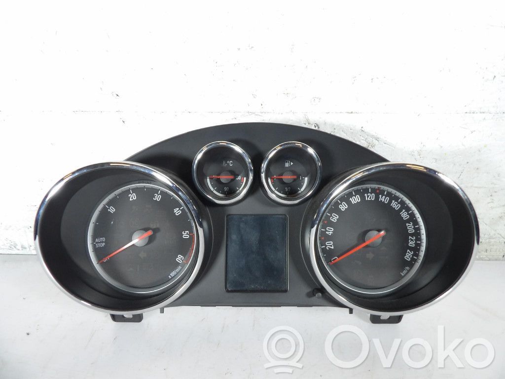 Opel Astra J Geschwindigkeitsmesser Cockpit 