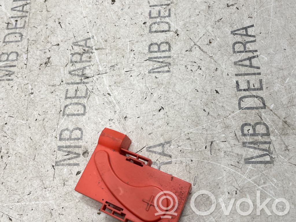 Tesla Model S Cita virsbūves detaļa 