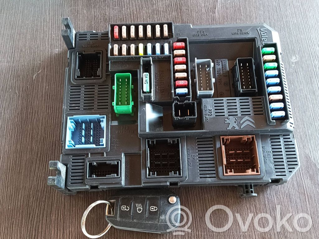 Peugeot 308 Fuse module 