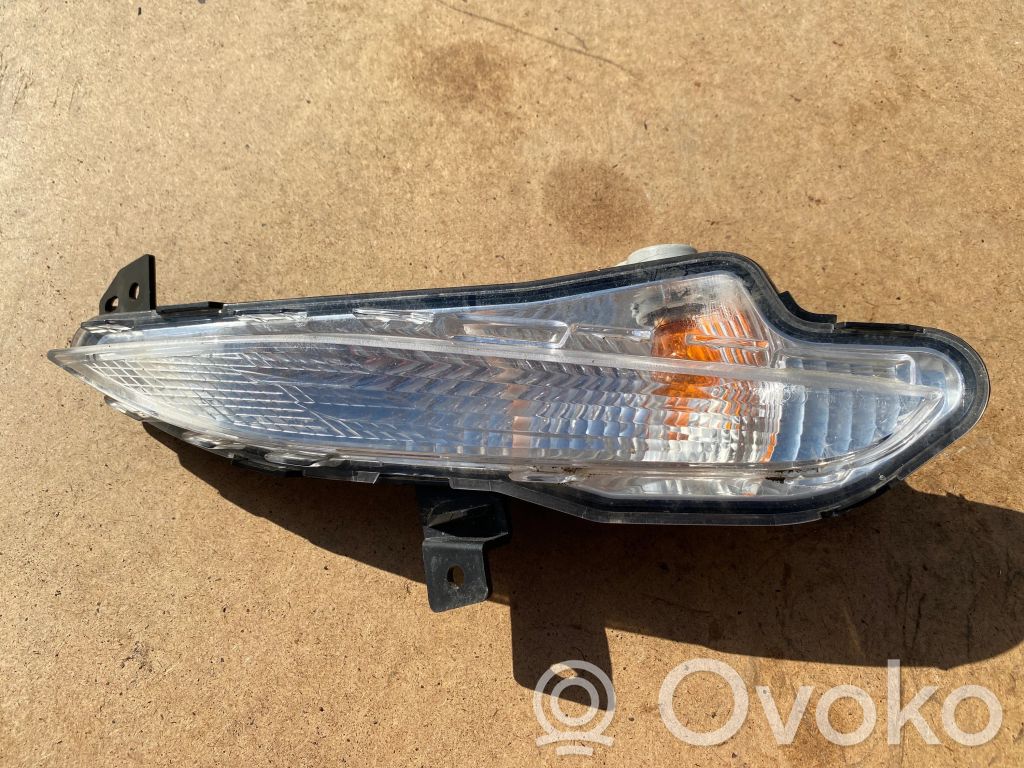 Peugeot 308 Front bumper turn signal 