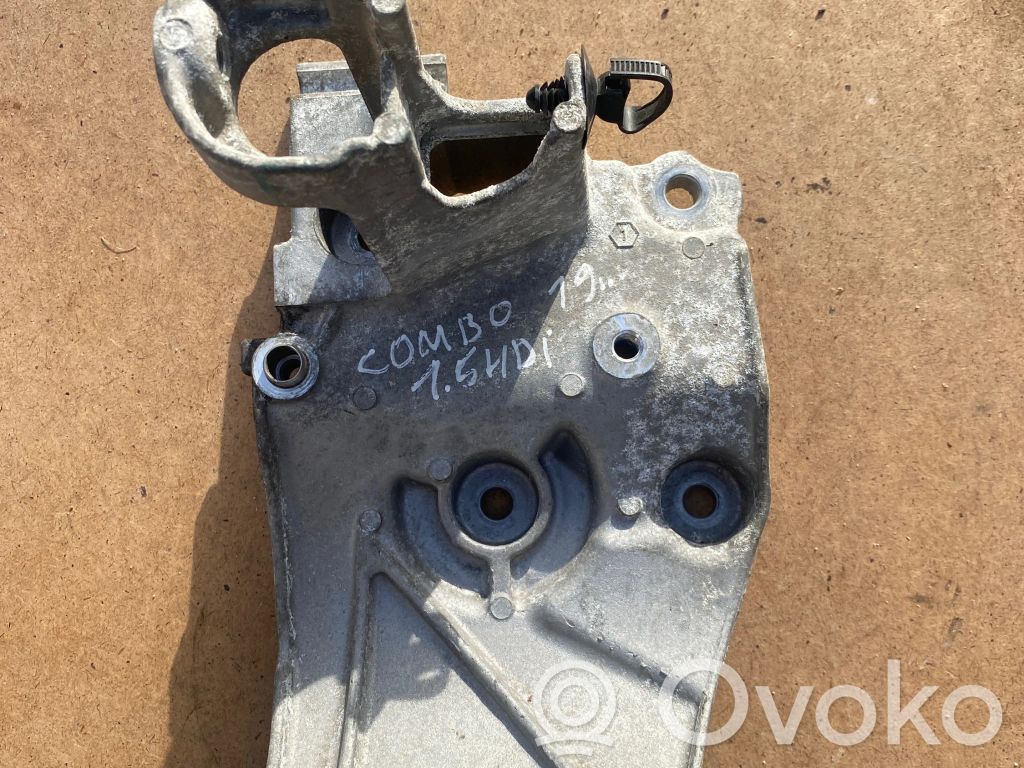 Opel Combo E A/C compressor mount bracket 