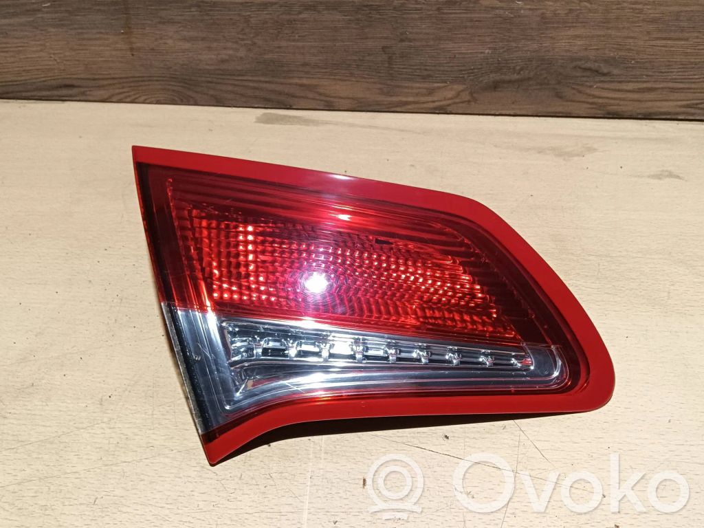 Citroen C4 II Aizmugurējais lukturis pārsegā 
