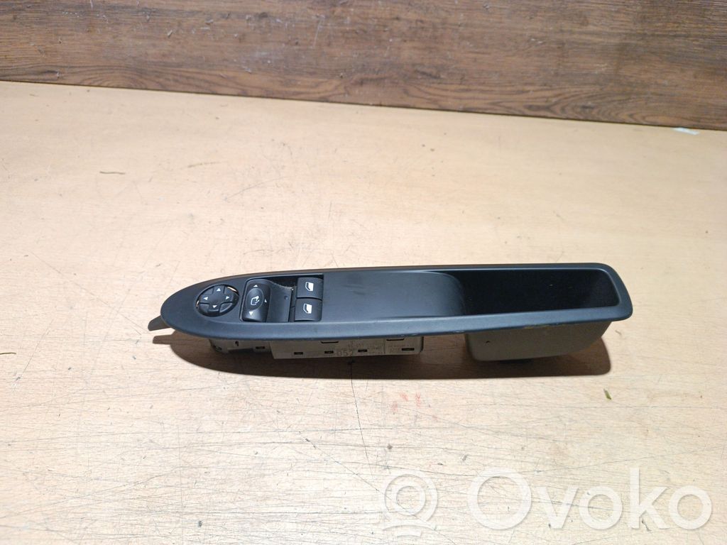 Citroen DS4 Electric window control switch 