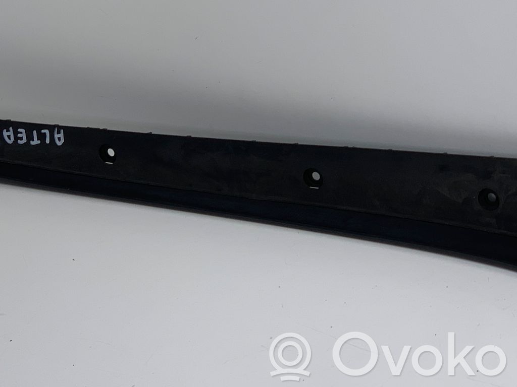 Windshield trim   5P0854320D