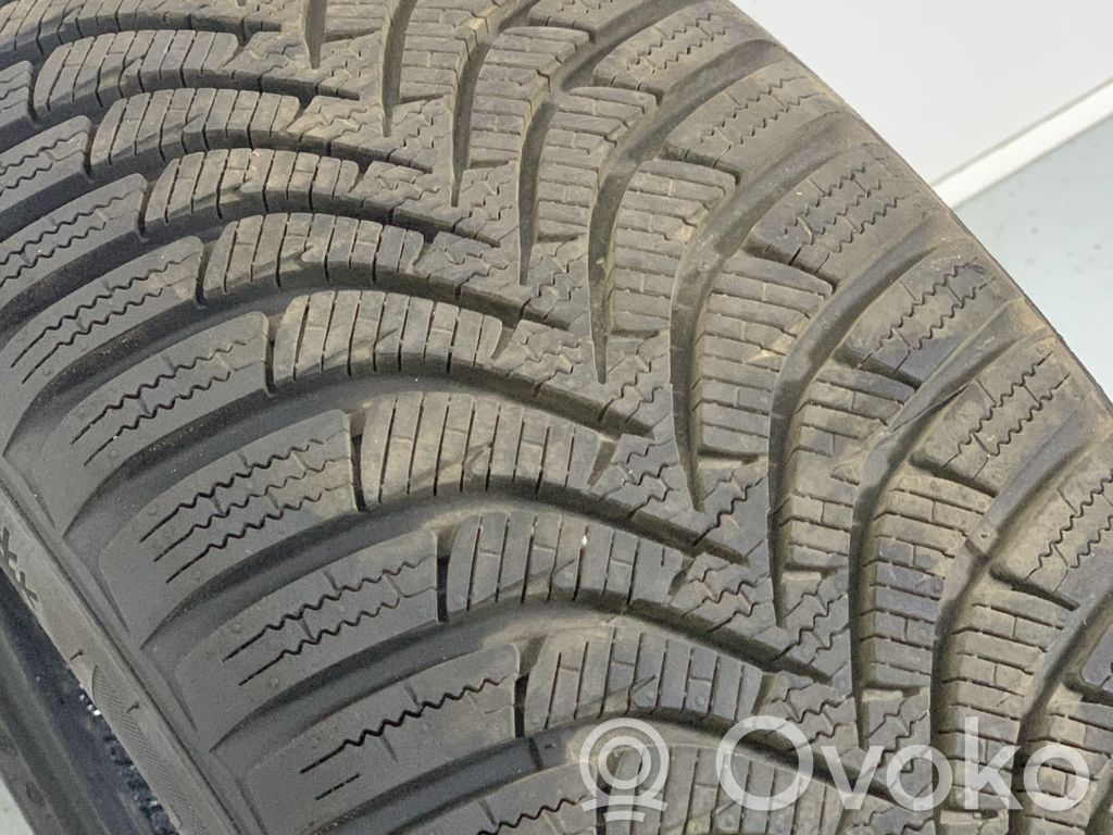 Volkswagen PASSAT B6 Neumático de invierno R16 