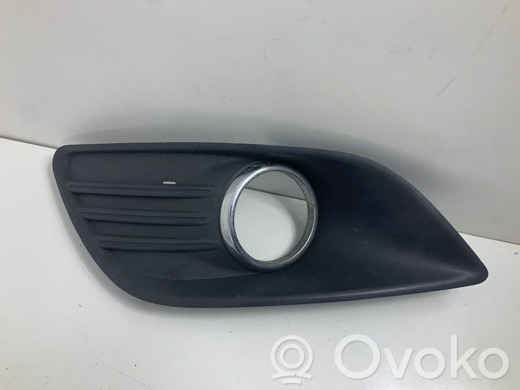 Ford Focus Etusumuvalon ritilä 