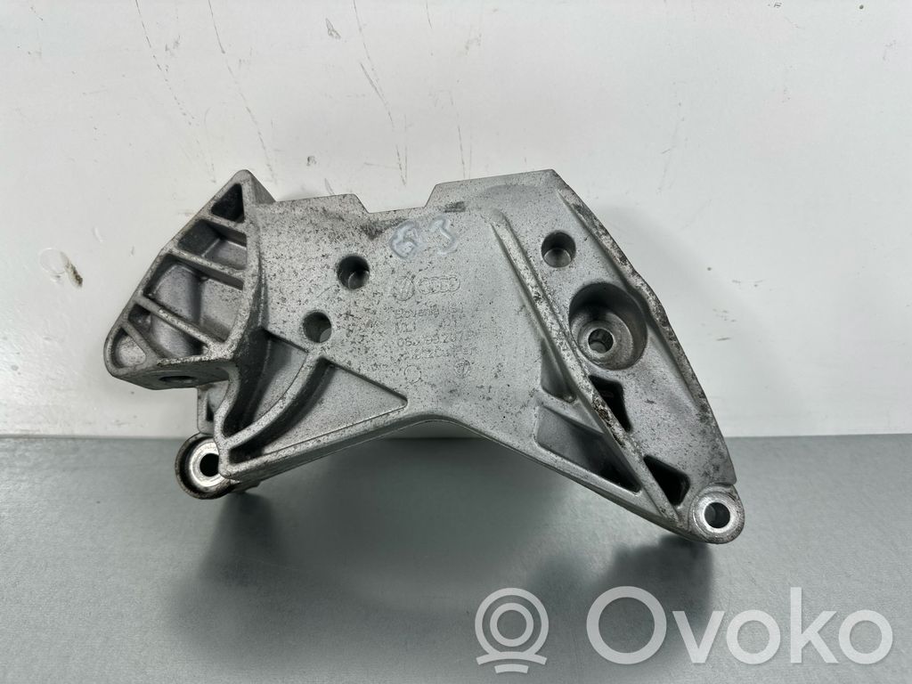 Audi Q3 8U Engine mounting bracket 
