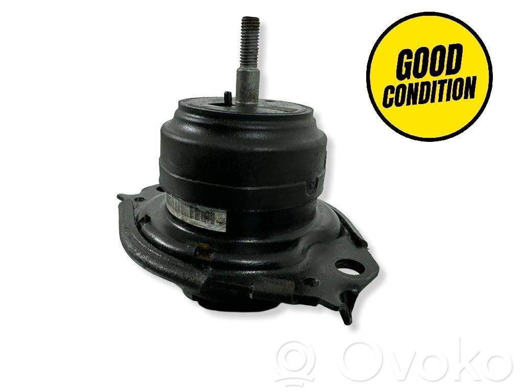 Jeep Grand Cherokee Engine mount bracket 
