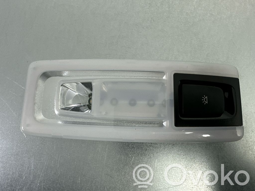 BMW X1 F48 F49 Lampka podsufitki tylna 