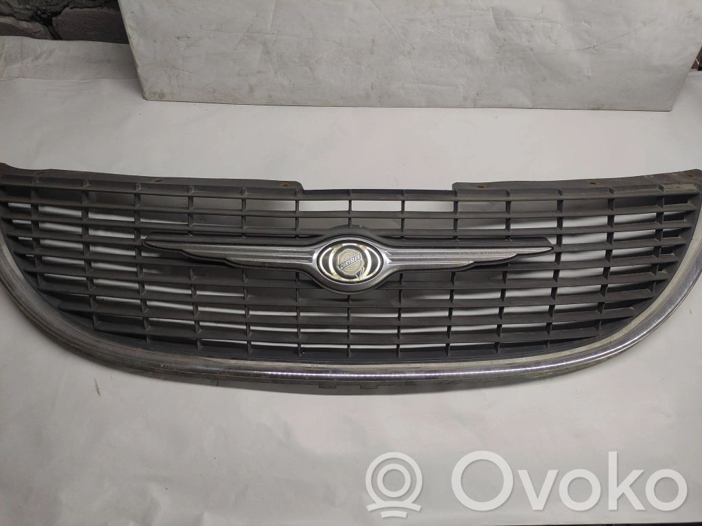 Chrysler Voyager Etupuskurin ylempi jäähdytinsäleikkö 