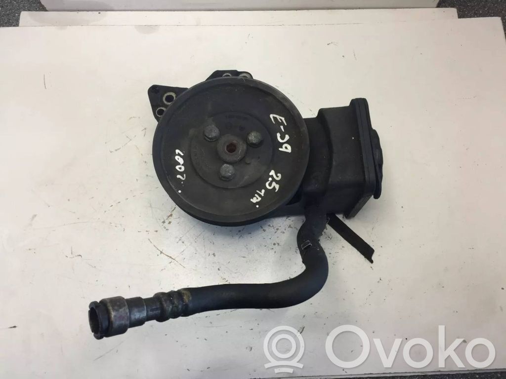 BMW 5 E39 Ohjaustehostimen pumppu 
