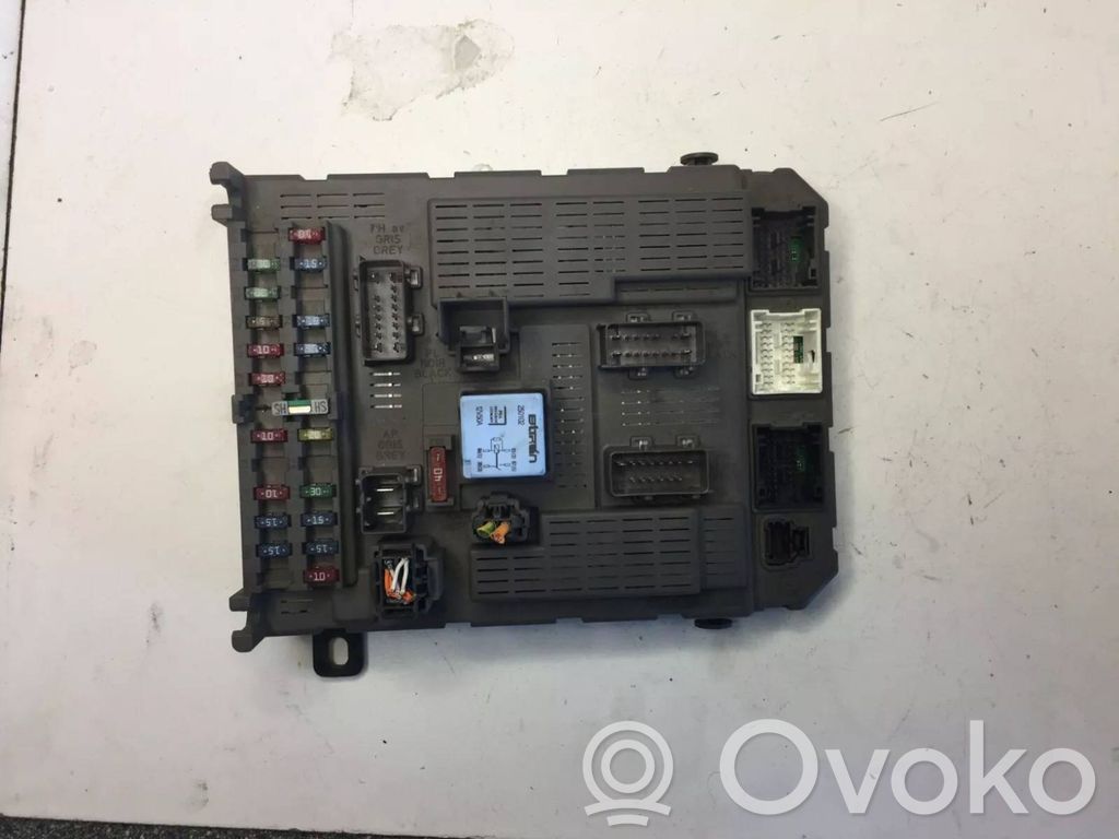 Citroen C5 Saugiklių blokas 