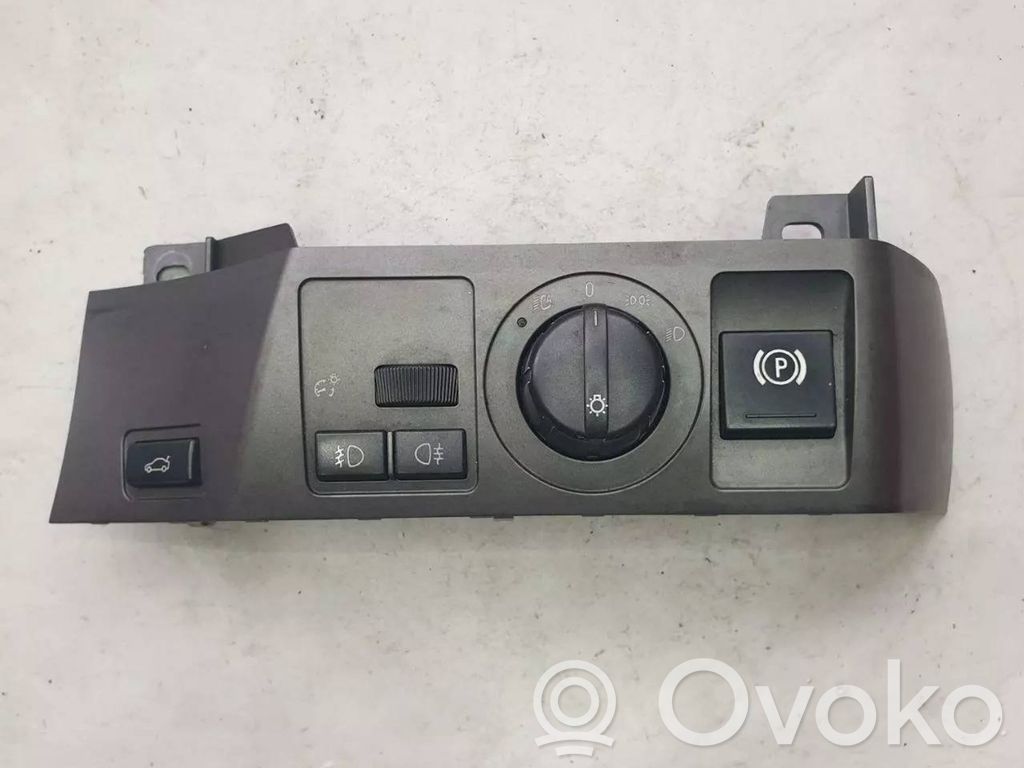 Light switch   6918888