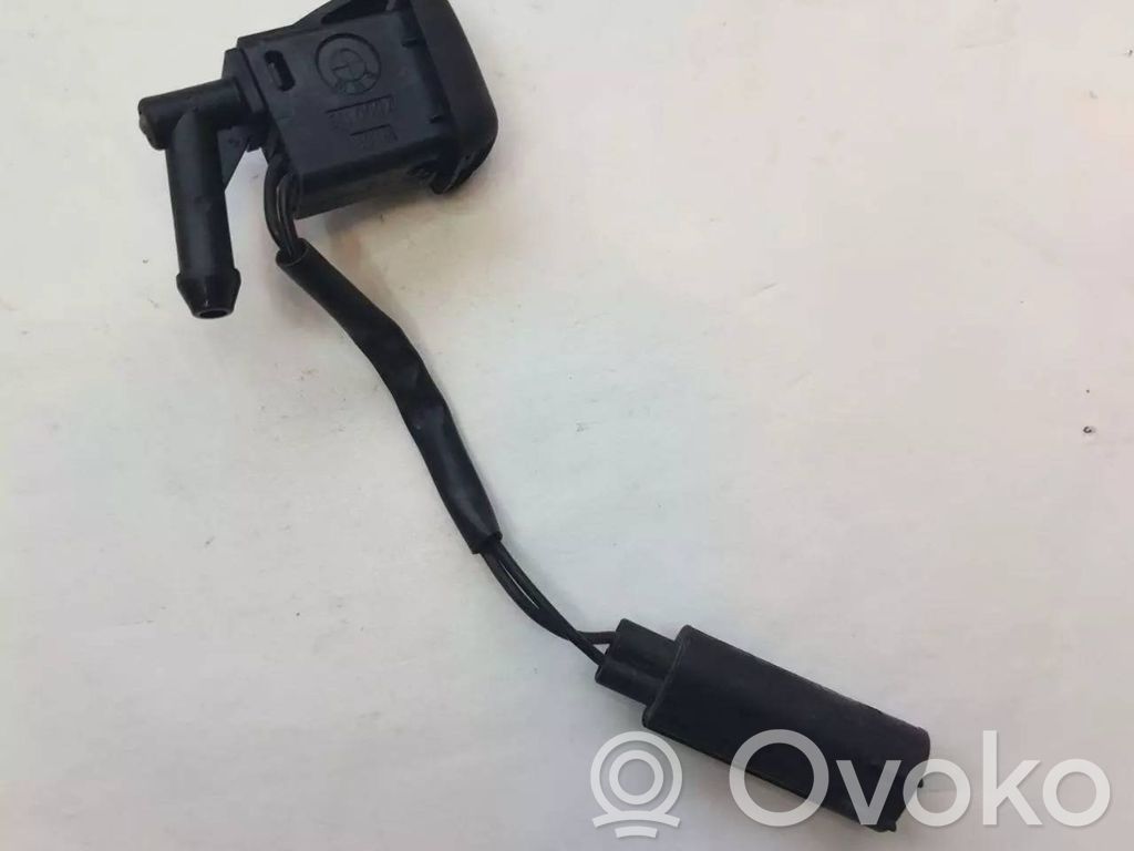 BMW X5 E53 Dysza spryskiwacza szyby przedniej / czołowej 