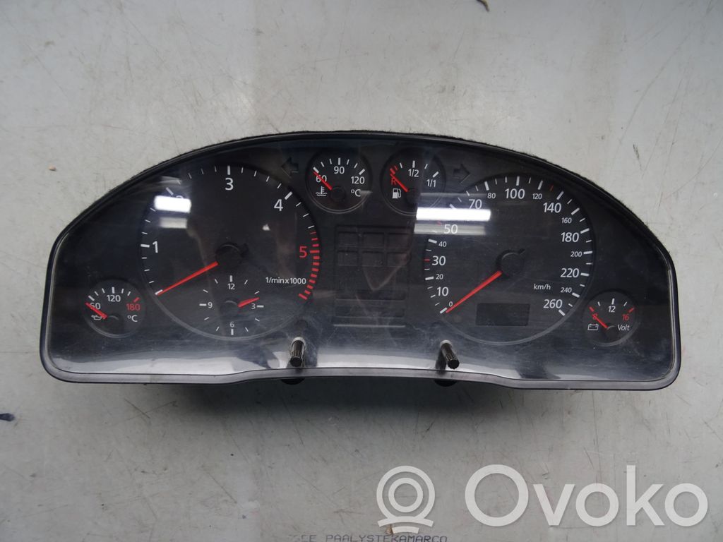 Audi A6 S6 C5 4B Geschwindigkeitsmesser Cockpit 