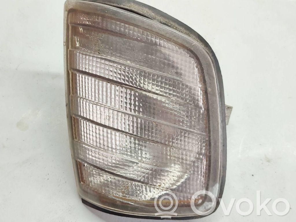 Mercedes-Benz E W124 Kierunkowskaz przedni 