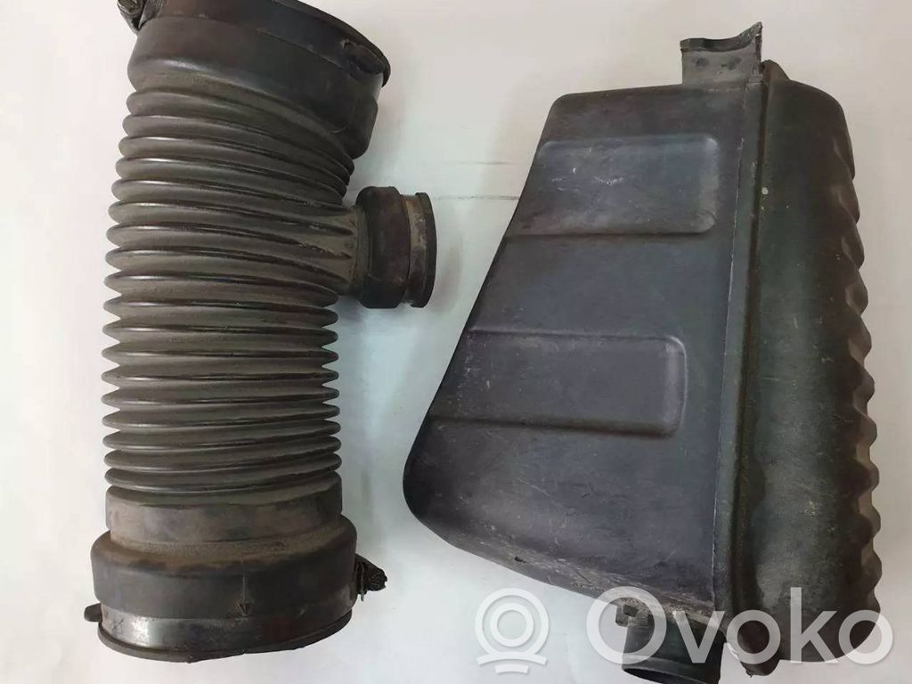 Chrysler 300M Intake resonator 