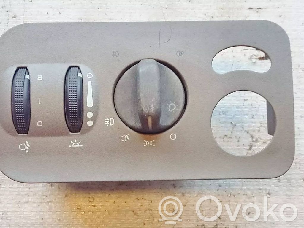 Light switch   P0SA901L5AC