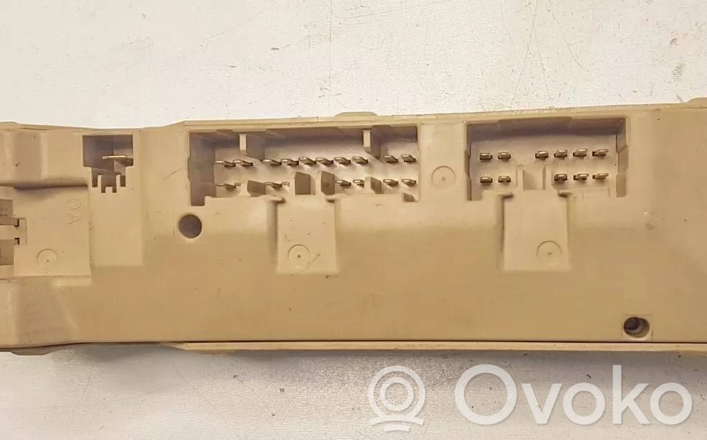 Fuse box set   7A240914