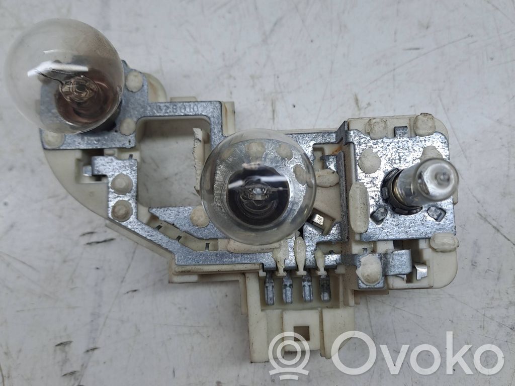 BMW 3 E90 E91 Takavalon polttimon suojan pidike 