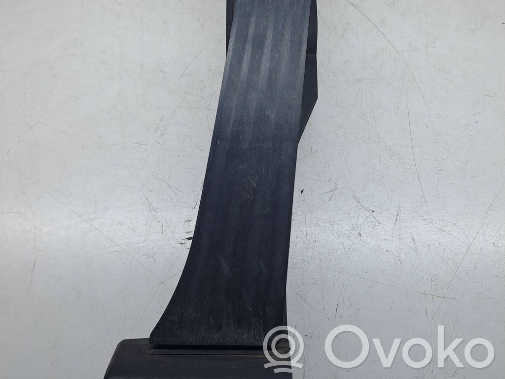 Akseleratora pedālis   6762481,25916010