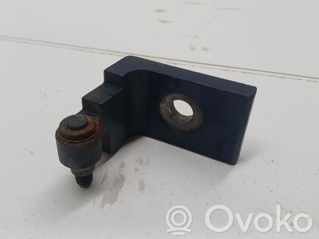 Bisagra inferior de la puerta trasera   A046574,7068077