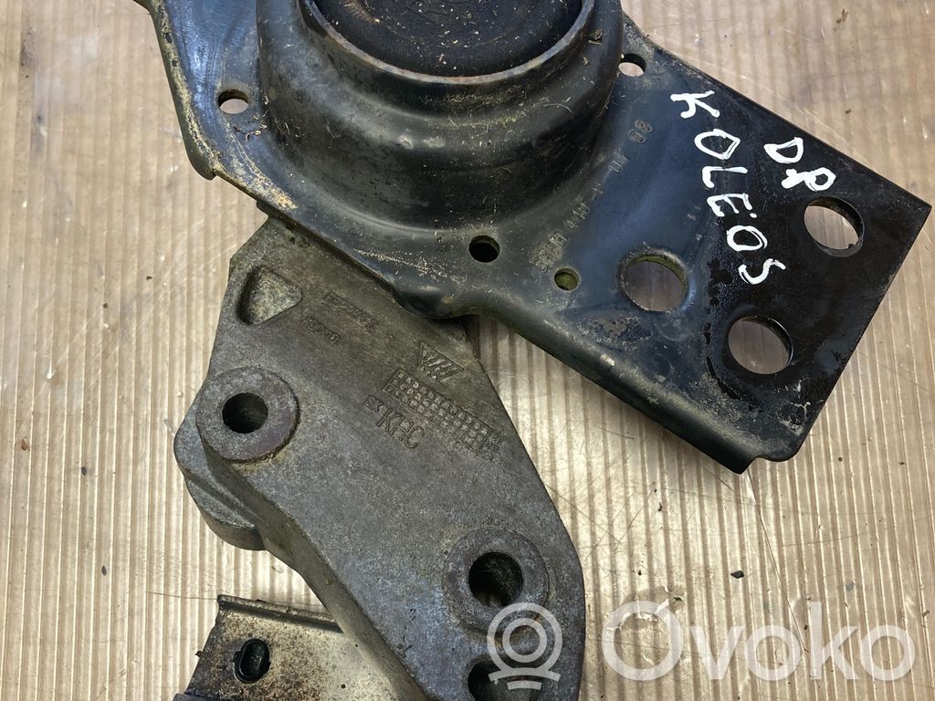 Renault Koleos I Engine mount bracket 