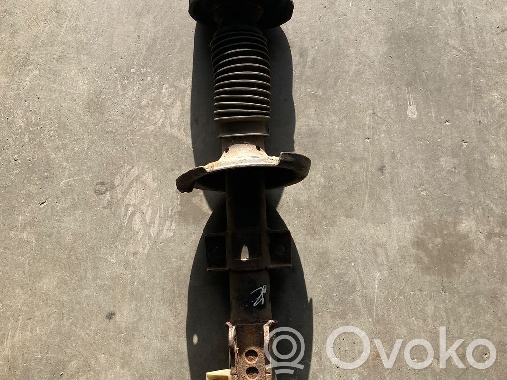 Volvo XC90 Priekšpusē amortizators 