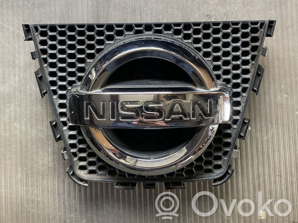 Nissan Qashqai Manufacturer badge logo/emblem 