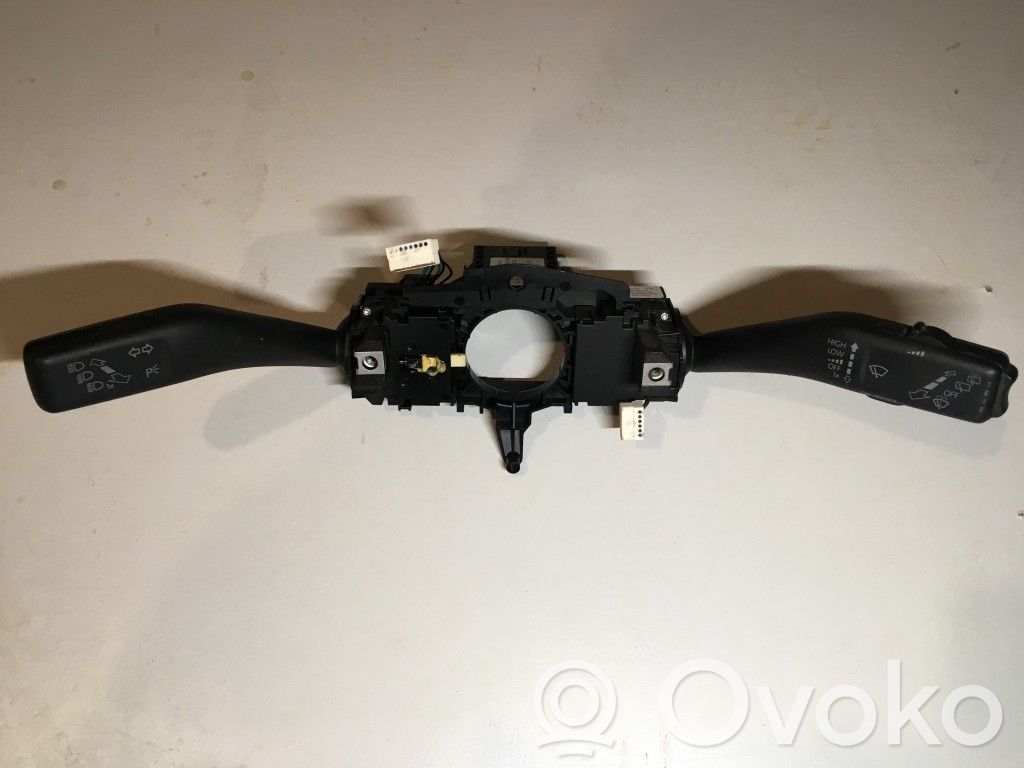Skoda Octavia Mk2 (1Z) Palanca de intermitentes 