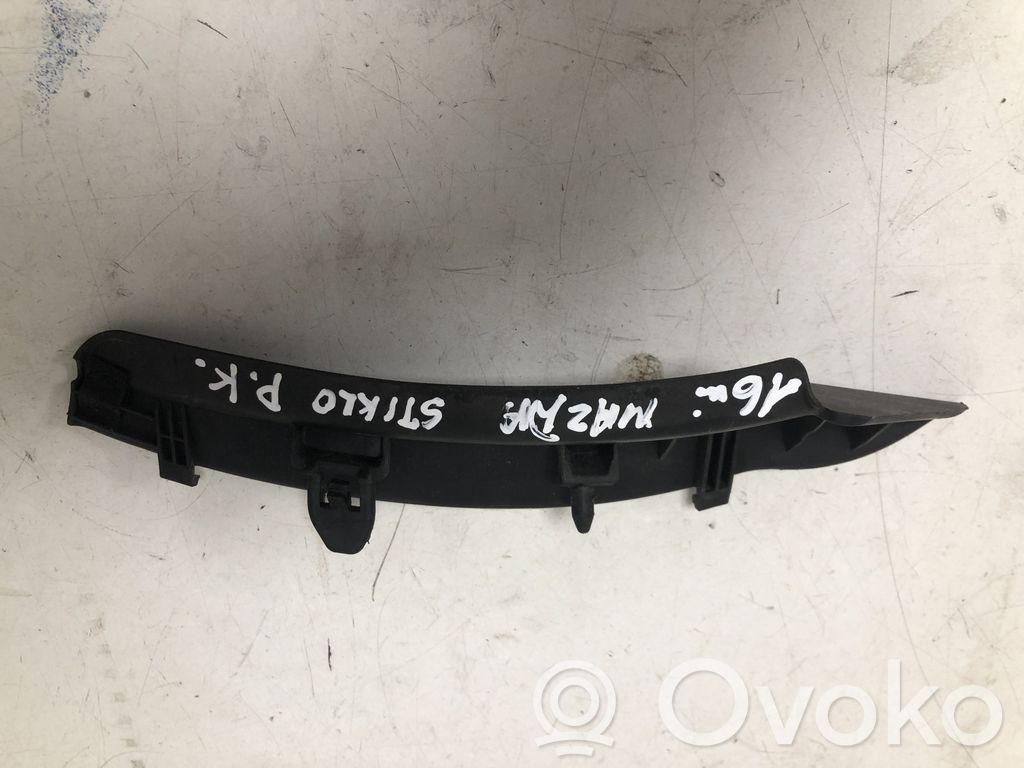 Mazda 3 III Windshield trim 