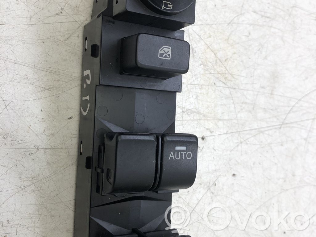 Mazda CX-3 Electric window control switch 