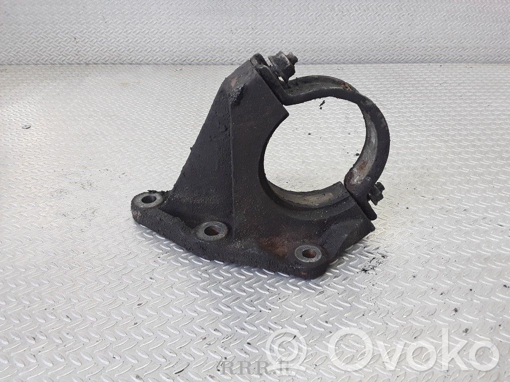 Driveshaft support bearing bracket