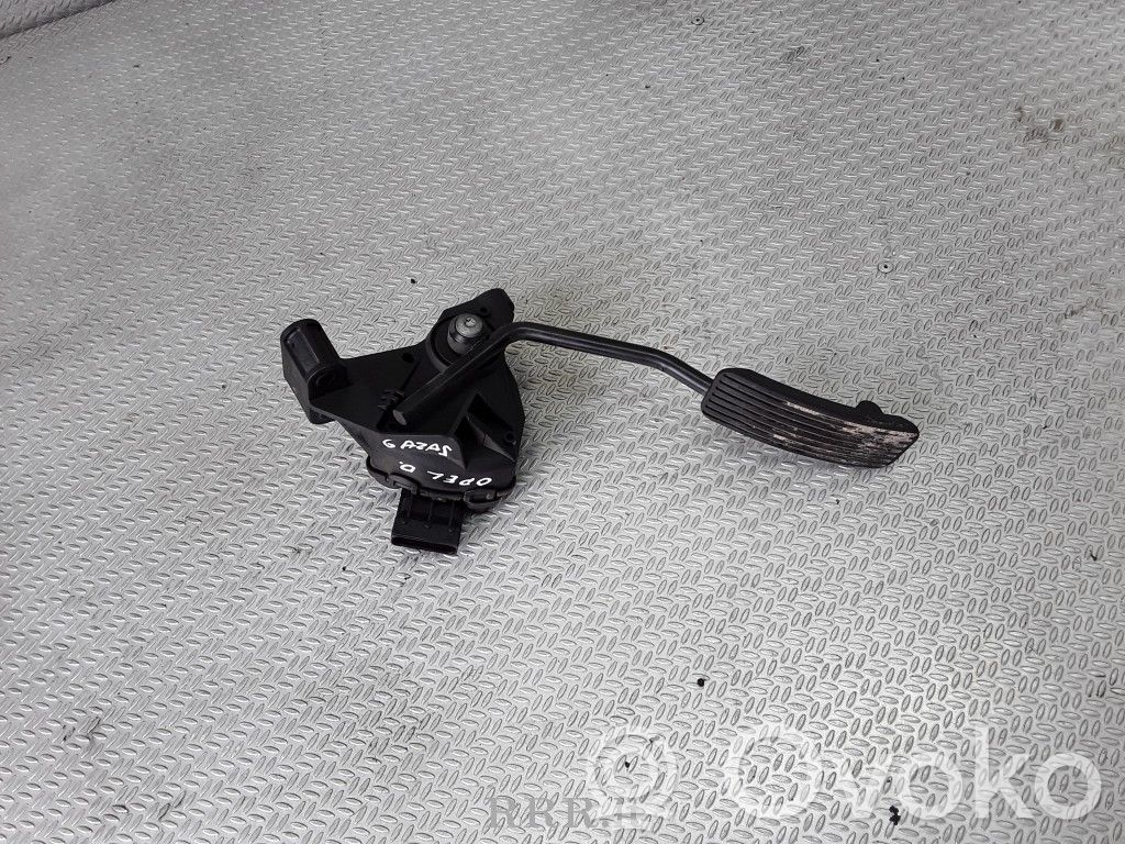 Accelerator throttle pedal   9186727CH
