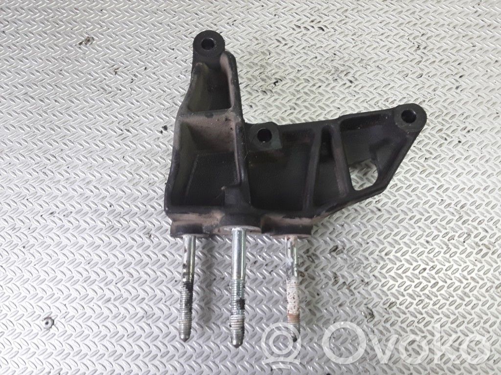 Opel Vectra B Engine mounting bracket 