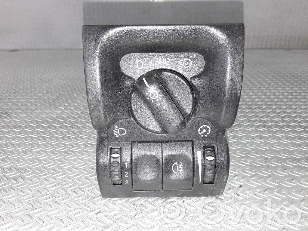 Light switch   90504968