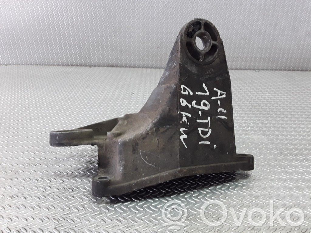 Audi A4 S4 B5 8D Gearbox mounting bracket 