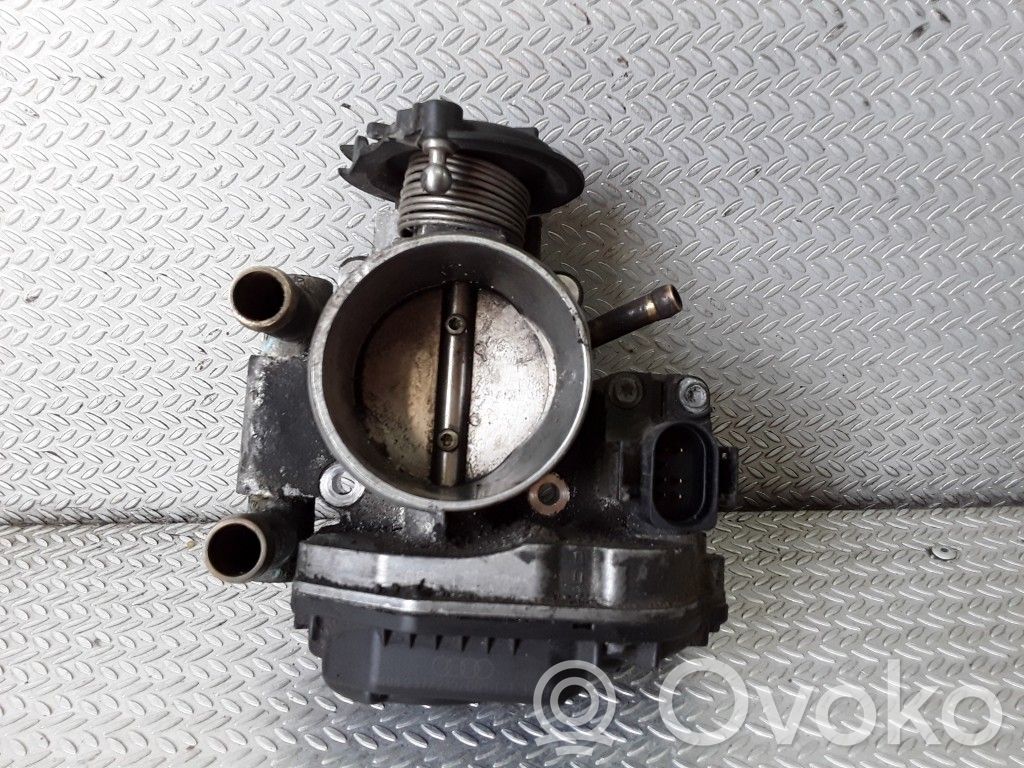 Audi A4 S4 B5 8D Droseļvārsts 