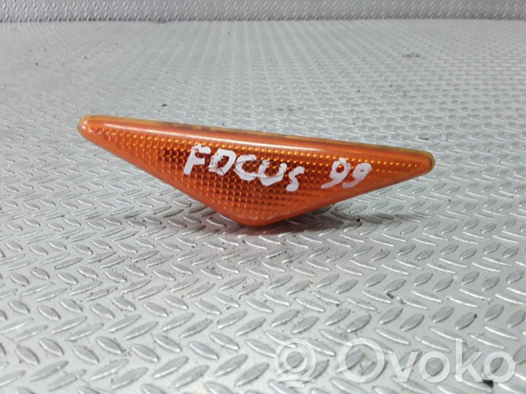 Ford Focus Front fender indicator light 