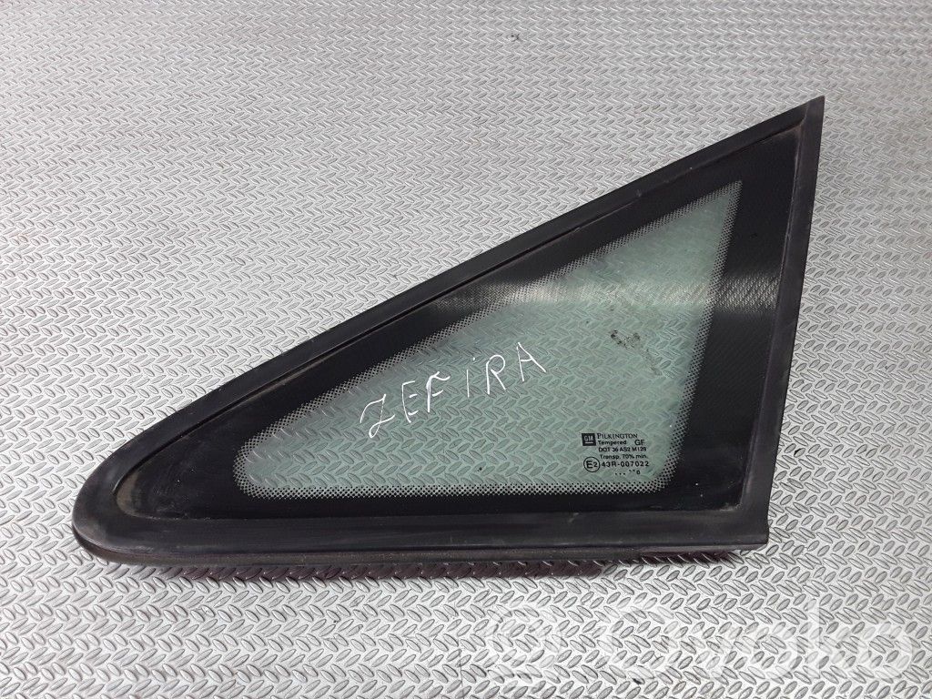 Ventanilla de ventilación de la puerta delantera cuatro puertas