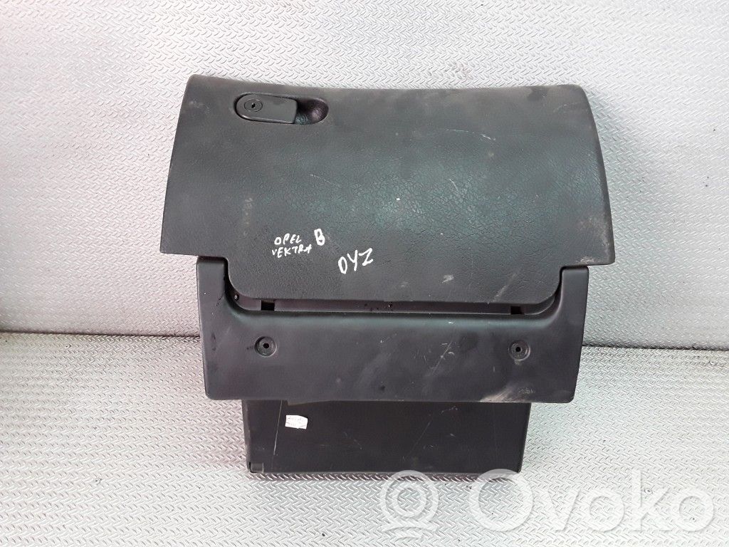 Opel Vectra B Daiktadėžės (bordačioko) komplektas 