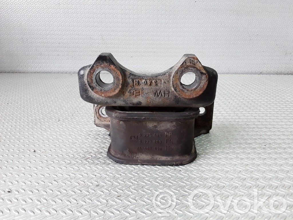 Opel Meriva A Engine mount bracket 
