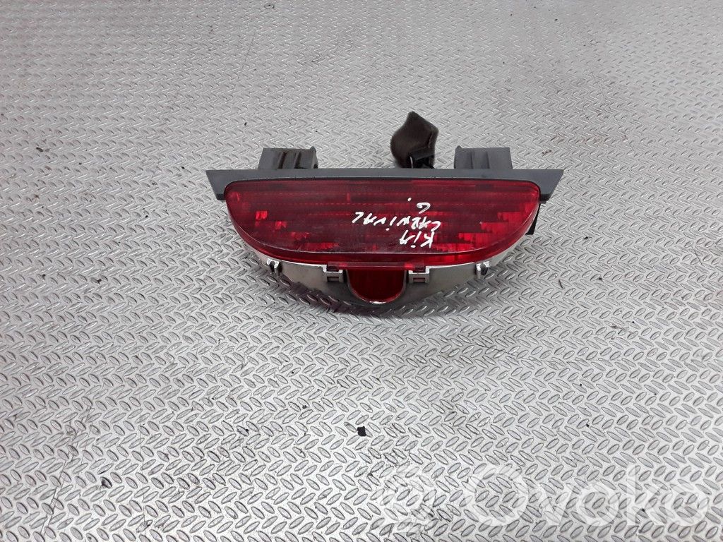 KIA Carnival Third/center stoplight 