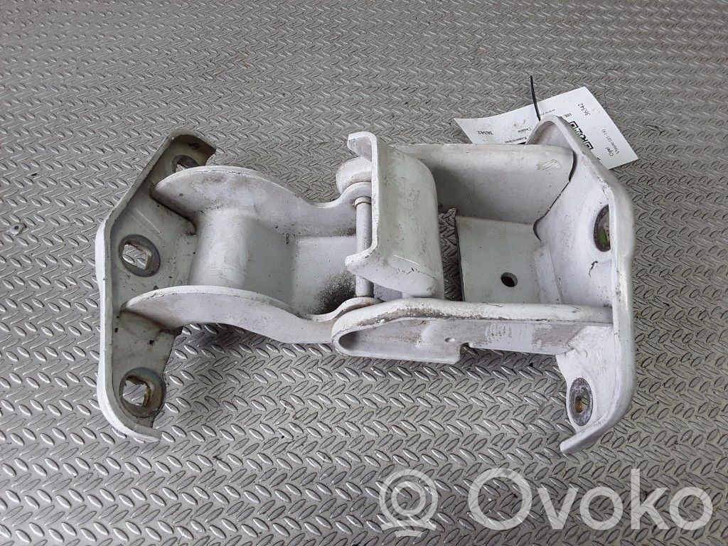 Loading door lower hinge   312304K