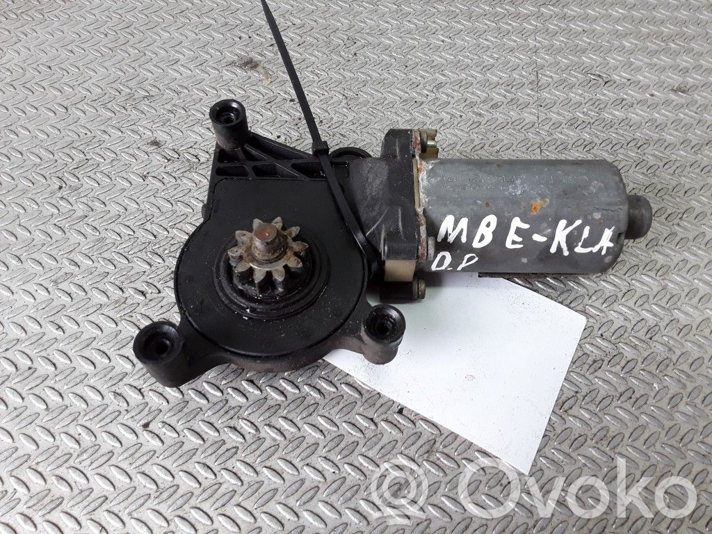Silnik regulatora szyby drzwi przednich   0130821671