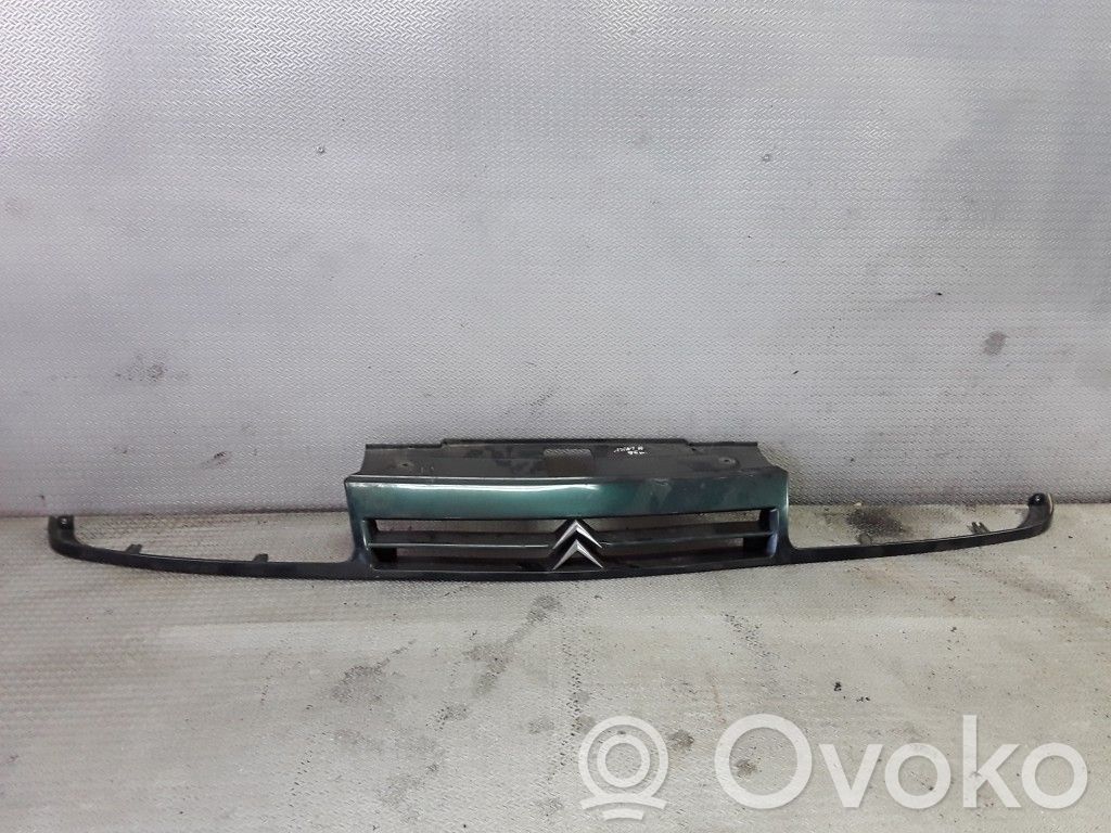 Citroen Xantia Etupuskurin ylempi jäähdytinsäleikkö 